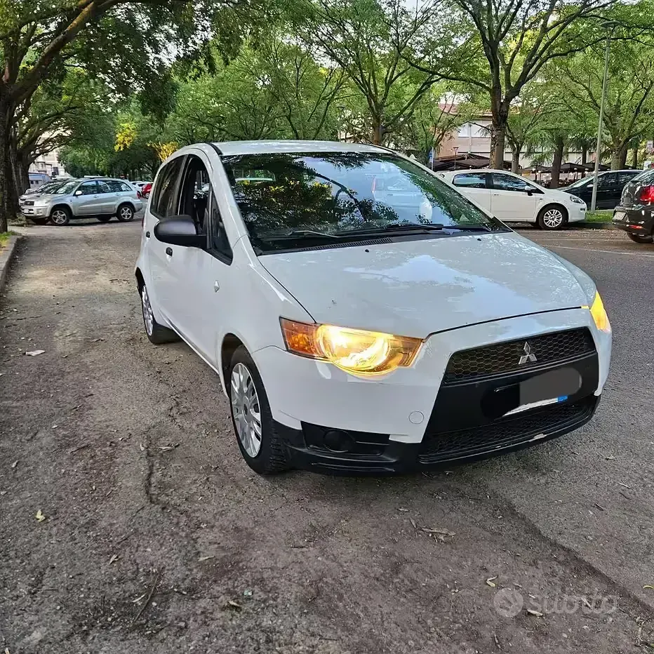 Usata Mitsubishi Colt 75 CV (55 kW) 2009 Bianco Utilitaria