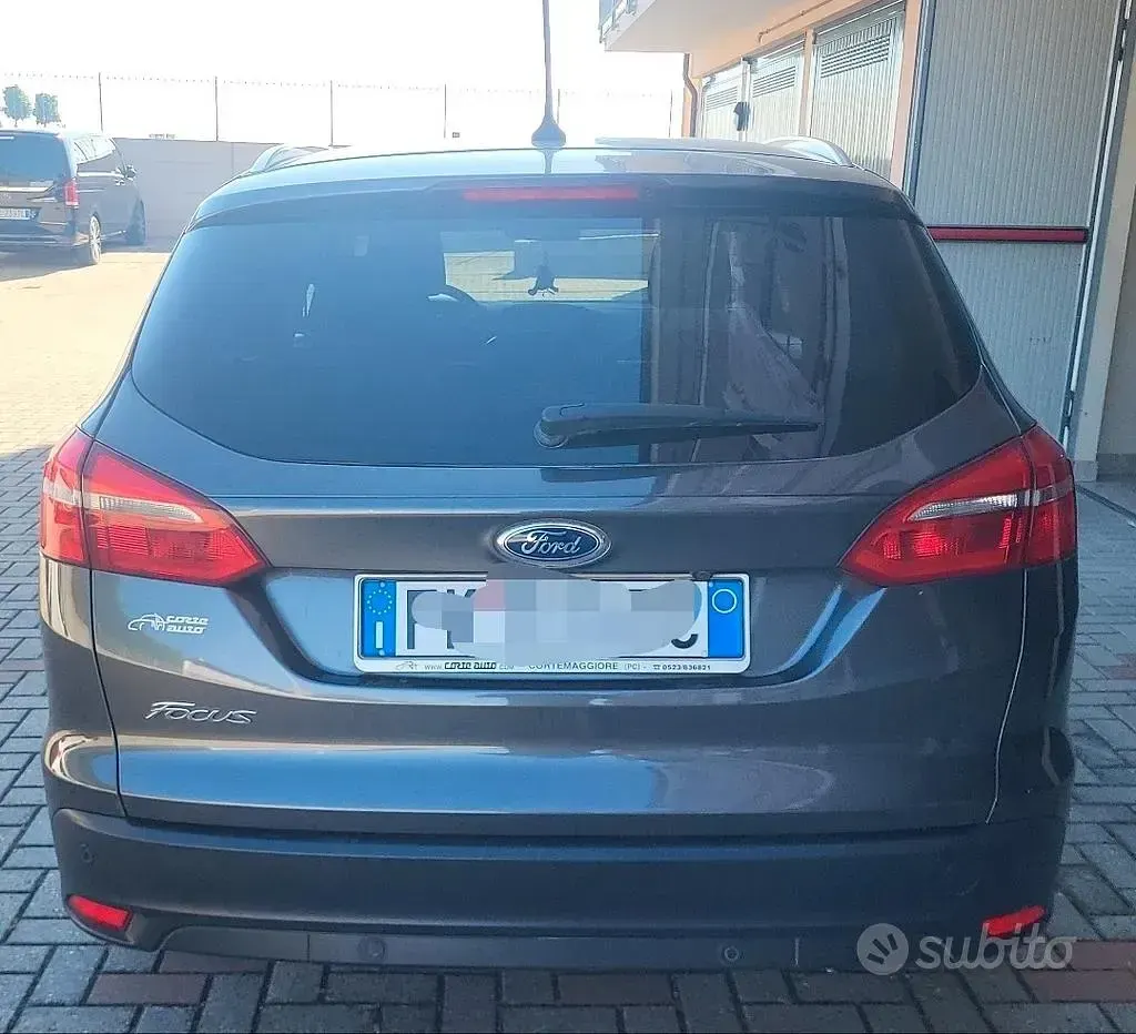 Usata Ford Focus 120 CV (88 kW) 2017 Grigio Station wagon