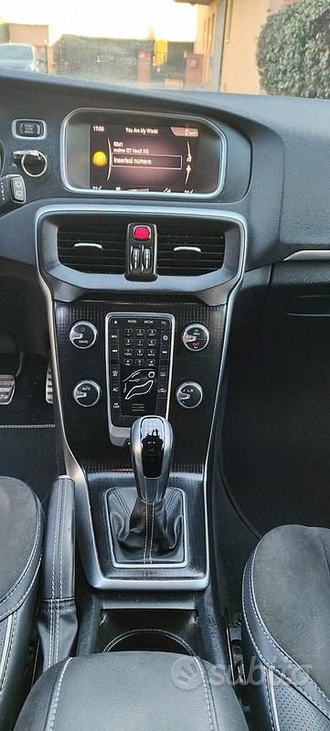 Usata Volvo V40 120 CV (88 kW) 2018 Nero Station wagon