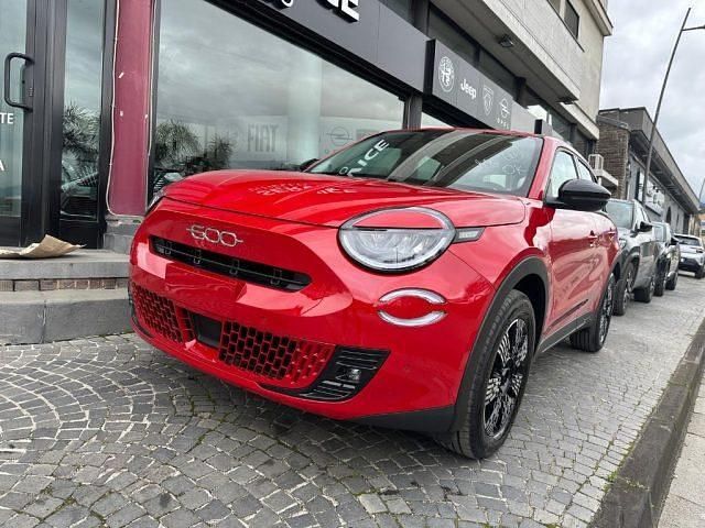 Nuova Fiat 600 Icon 110 CV (80 kW) 2025 Rosso SUV