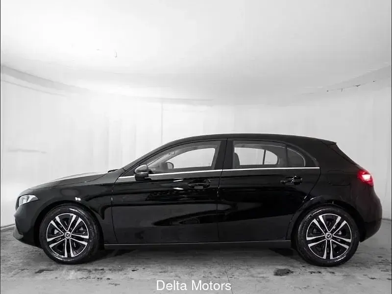 Nuova Mercedes A180 116 CV (85 kW) 2026 Nero Berlina