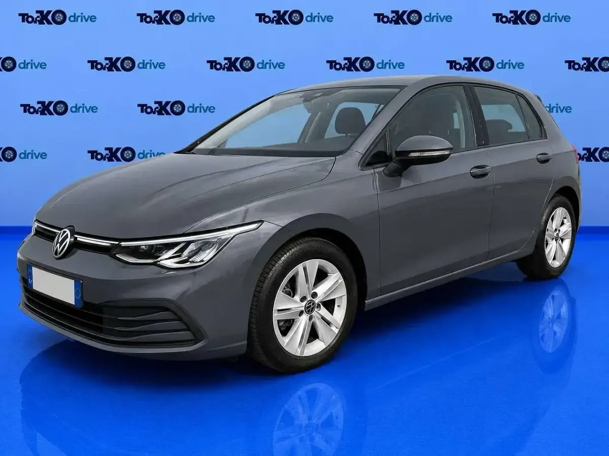 Usata VW Golf VIII Life 110 CV (80 kW) 2022 Dolphin grey metall. Berlina