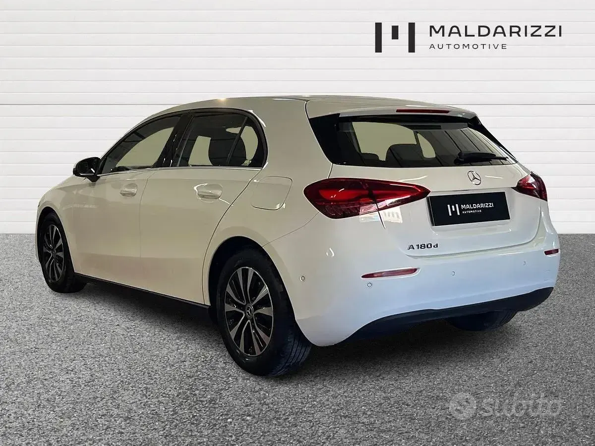 Usata Mercedes A180 Advanced 116 CV (85 kW) 2023 Bianco Berlina