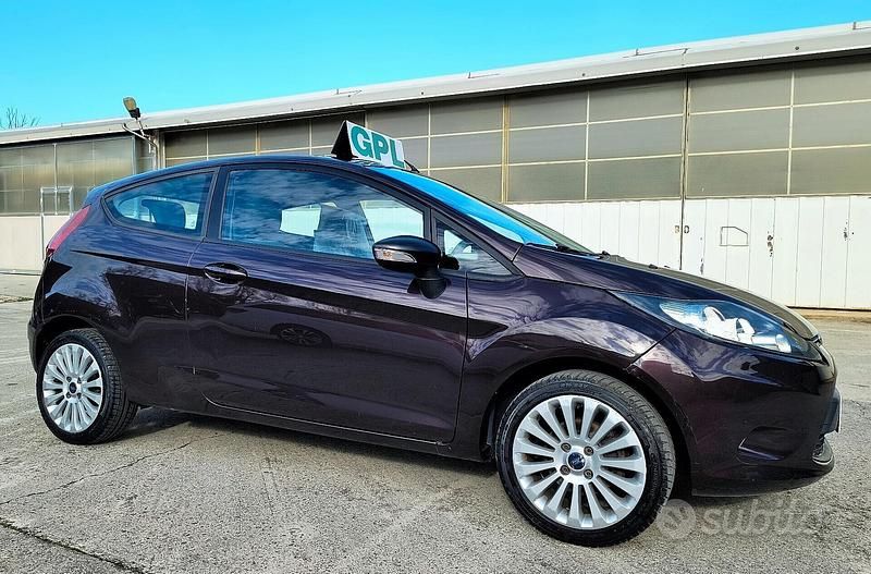 Usata Ford Fiesta 60 CV (44 kW) 2010 Viola Berlina