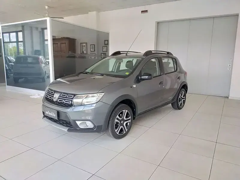 Usata Dacia Sandero Stepway 90 CV (66 kW) 2018 Grigio scuro Utilitaria