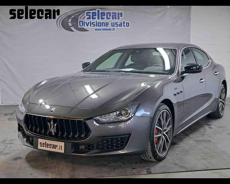 Usata Maserati Ghibli GT 330 CV (242 kW) 2024 N5j grigio quantum Berlina