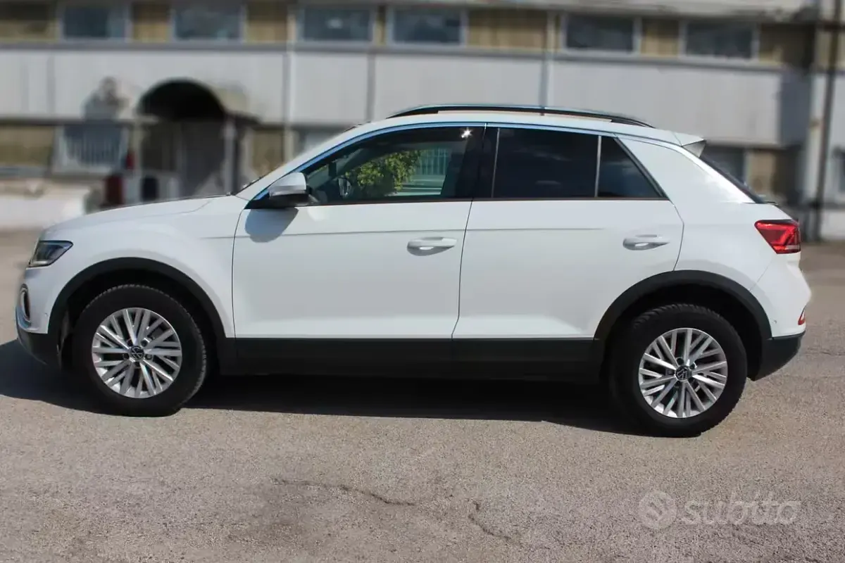 Usata VW T-Roc Life 110 CV (80 kW) 2023 Bianco SUV