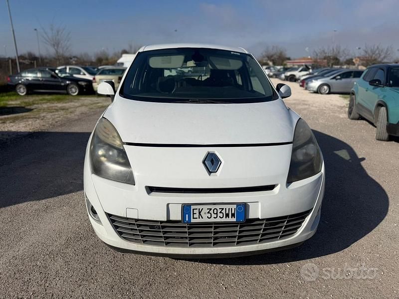 Usata Renault Grand Scénic 110 CV (80 kW) 2012 Bianco Monovolume