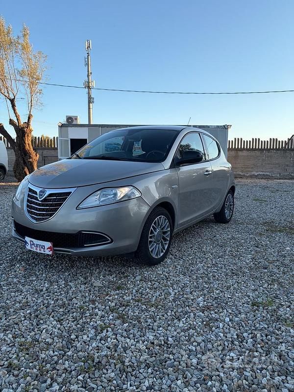 Usata Lancia Ypsilon S 85 CV (62 kW) 2012 Marrone Utilitaria