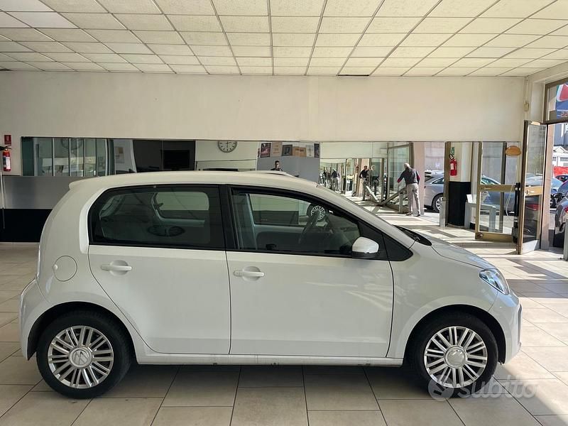 Usata VW up! Move 65 CV (47 kW) 2022 Bianco Utilitaria