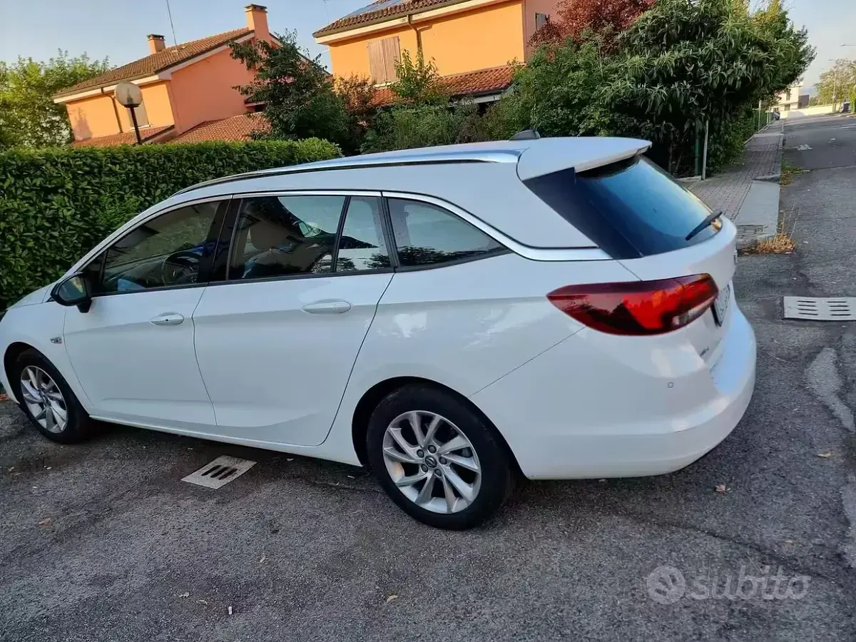 Usata Opel Astra 122 CV (89 kW) 2022 Utilitaria