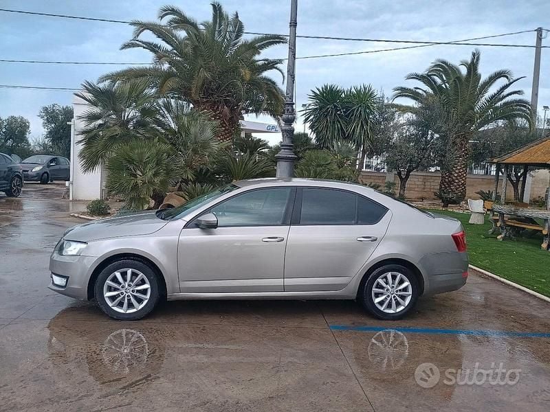 Usata Skoda Octavia Executive 105 CV (77 kW) 2014 Berlina