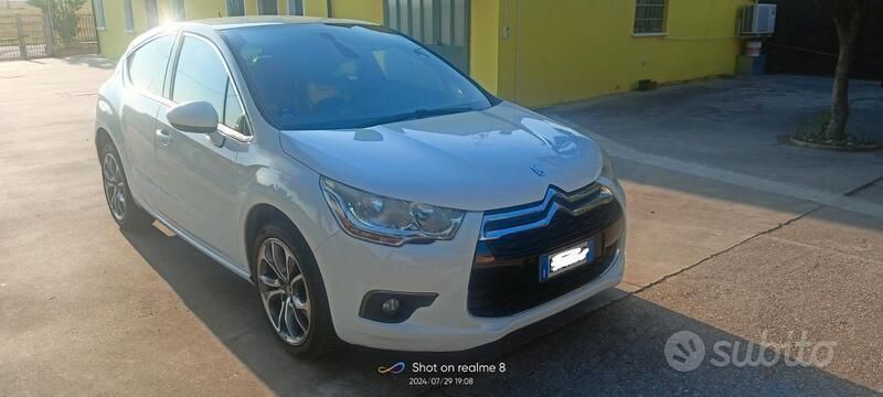 Bianco Usata 2011 Citroën DS4 So Chic Due volumi | 7900 € (Cara) - Immagine 1/4
