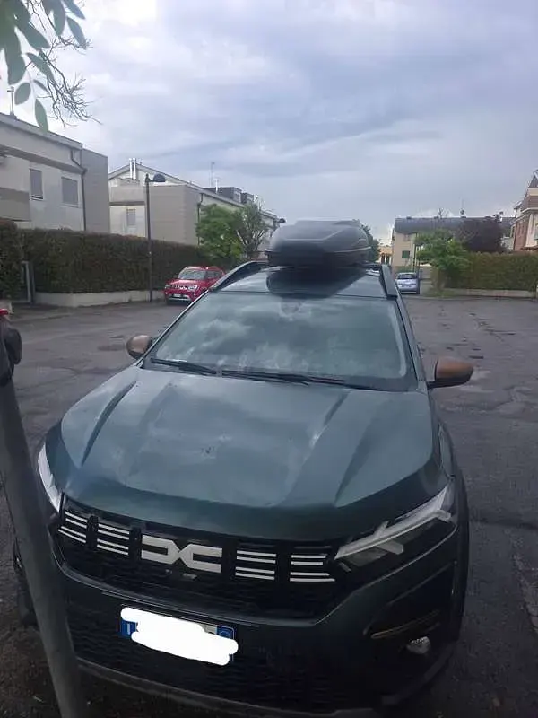 Usata Dacia Jogger Extreme 101 CV (74 kW) 2024 Verde Monovolume