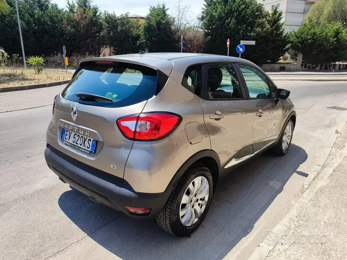 Usata Renault Captur 90 CV (66 kW) 2014 Grigio SUV