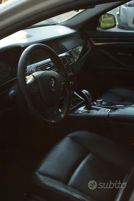 Usata BMW 530 Comfort Edition 258 CV (189 kW) 2011 Bianco Station wagon