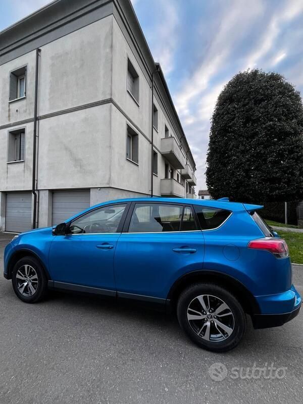 Blu Usata 2017 Toyota RAV4 Active SUV | 14.800 € (Buon prezzo) - Immagine 1/4