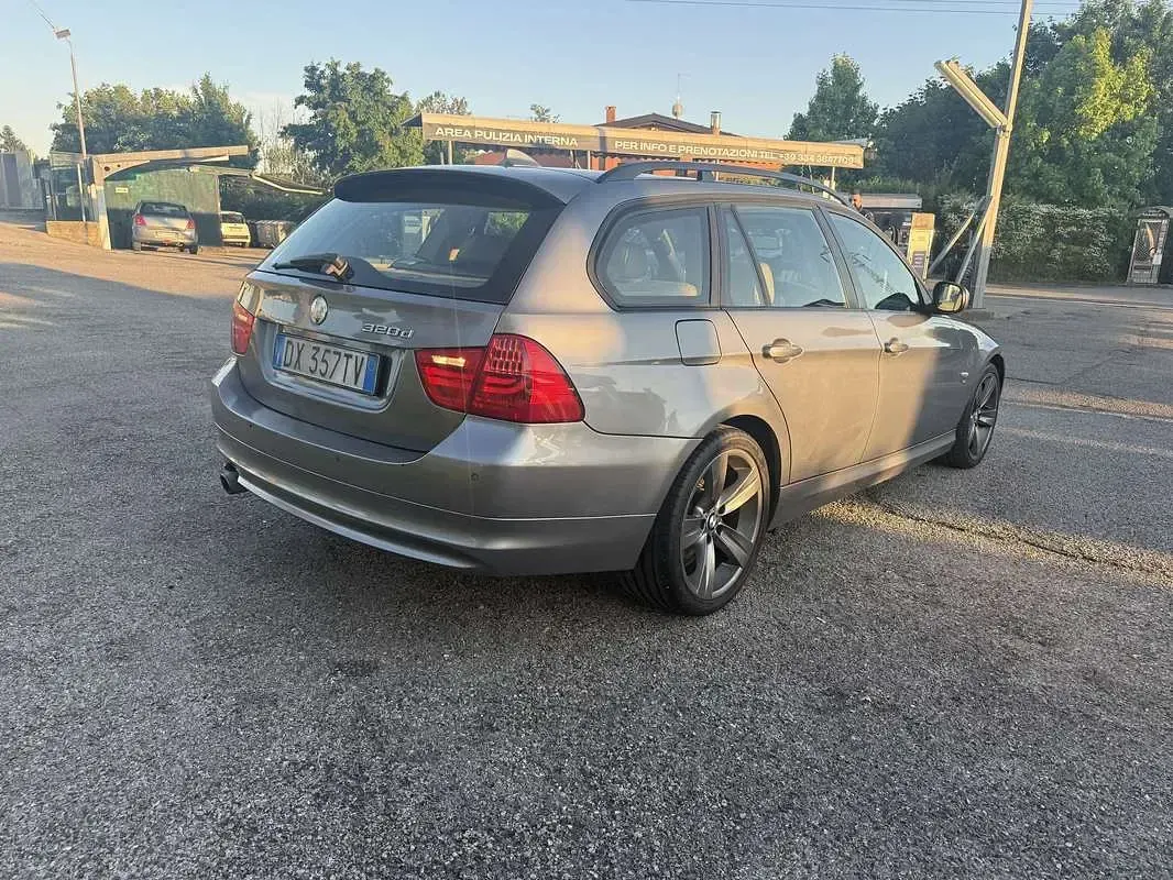 Usata BMW 320 177 CV (130 kW) 2009 Berlina
