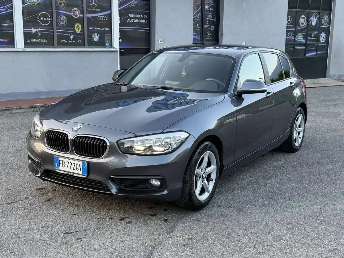 Usata BMW 114 Urban Line 95 CV (69 kW) 2015 Grigio Utilitaria