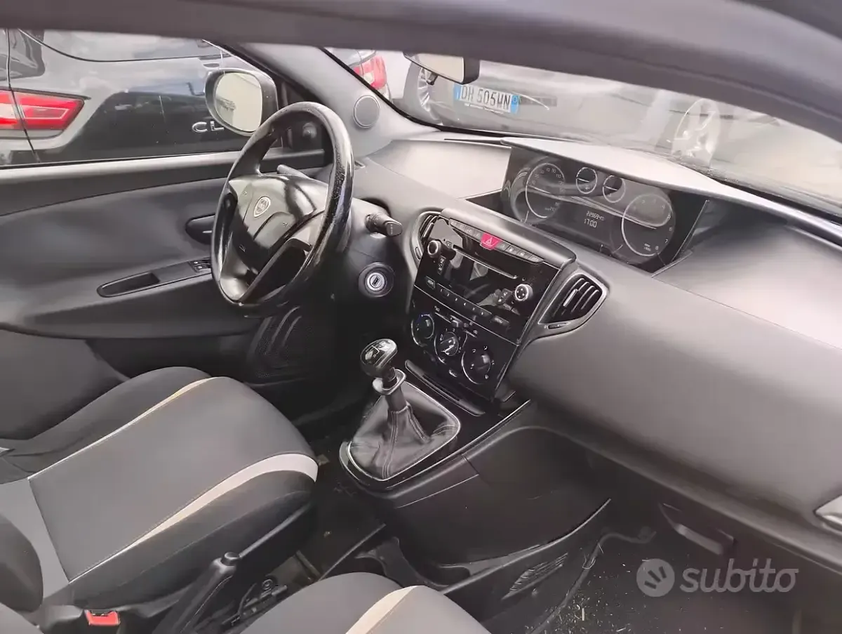Usata Lancia Ypsilon Gold 69 CV (50 kW) 2014 Nero Utilitaria