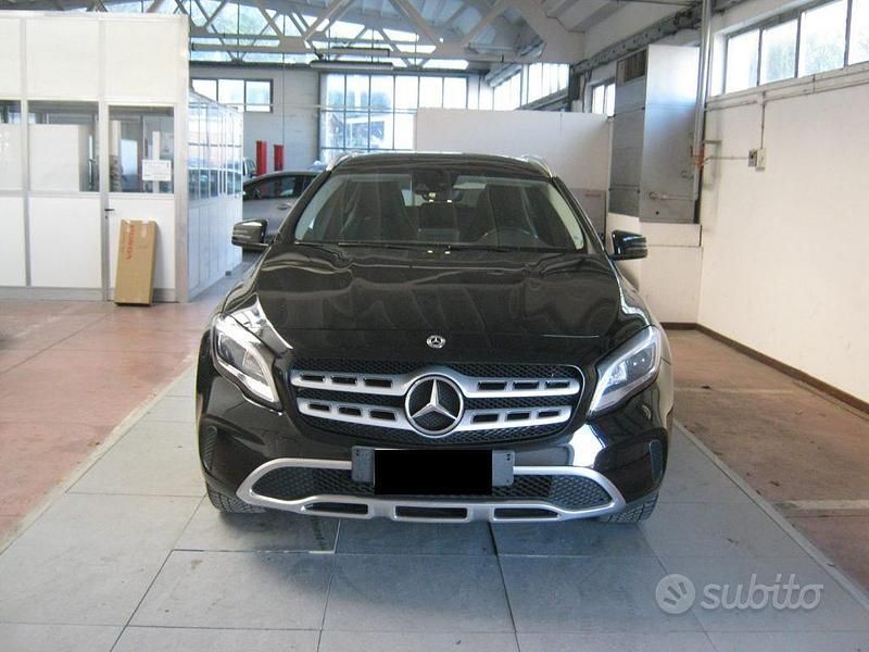 Usata Mercedes GLA200 136 CV (100 kW) 2019 Nero SUV