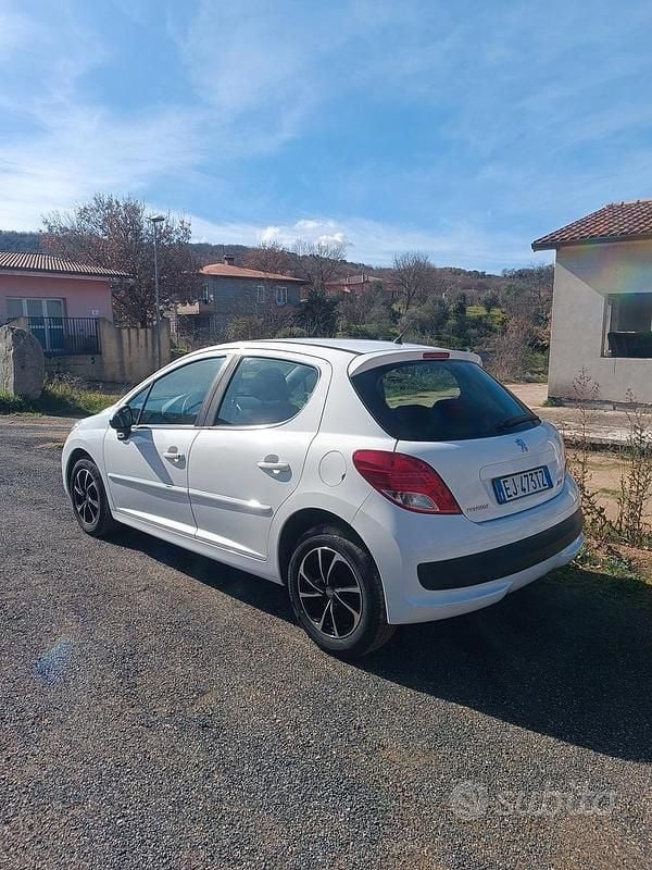 Usata Peugeot 207 68 CV (50 kW) 2011 Bianco Berlina