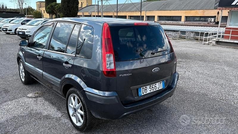 Usata Ford Fusion 67 CV (49 kW) 2008 Grigio Utilitaria