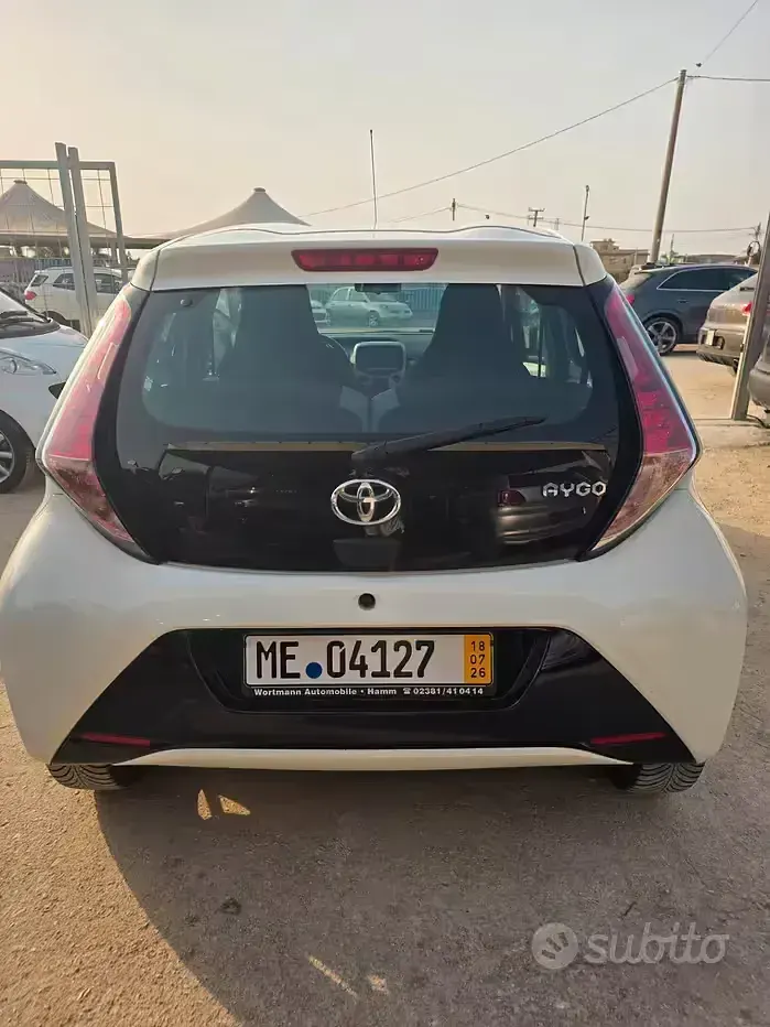 Usata Toyota Aygo X-clusiv 69 CV (50 kW) 2015 Bianco Utilitaria