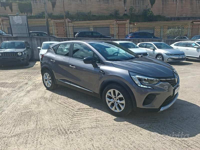 Usata Renault Captur Business 95 CV (69 kW) 2021 Grigio SUV