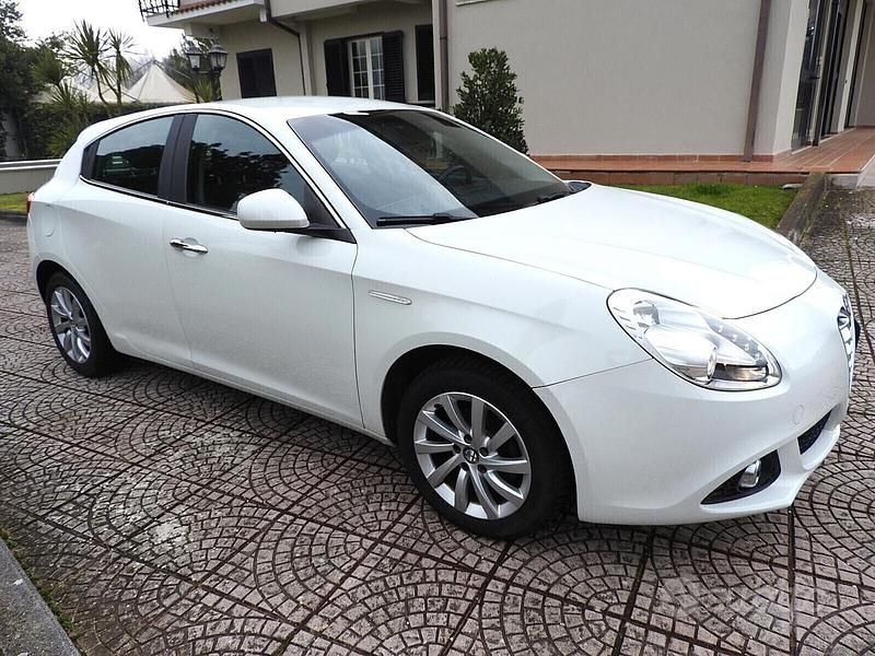 Usata Alfa Romeo Giulietta 105 CV (77 kW) 2015 Bianco Utilitaria
