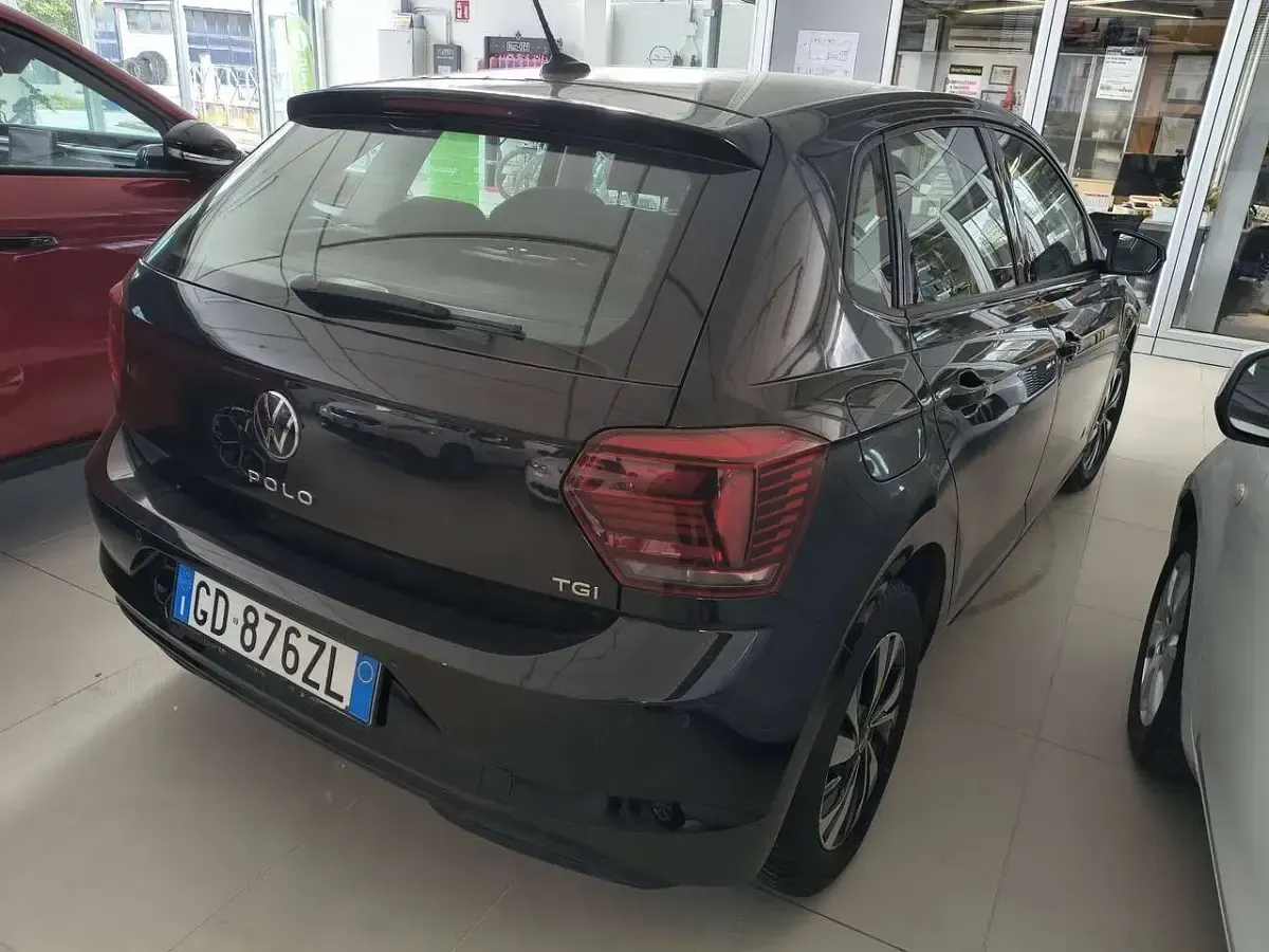 Usado VW Polo Comfortline 90 CV (66 kW) 2021 Negro Utilitario