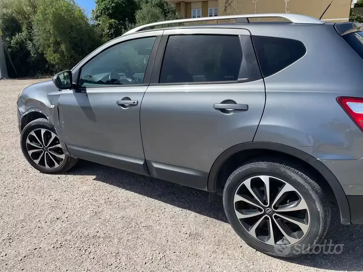 Usata Nissan Qashqai N-TEC 150 CV (110 kW) 2011 Grigio SUV