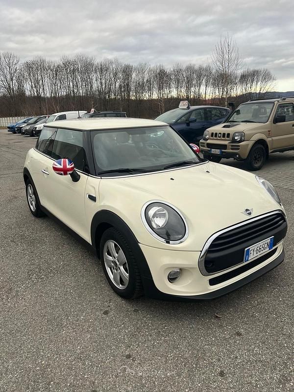 Usata Mini ONE 75 CV (55 kW) 2019 Beige Utilitaria
