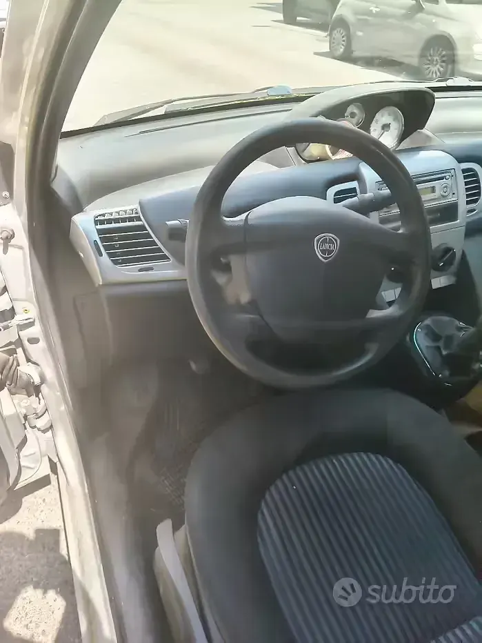 Usata Lancia Ypsilon 75 CV (55 kW) 2008 Grigio Utilitaria