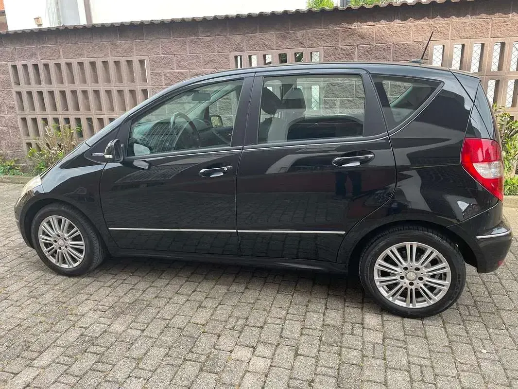 Usata Mercedes A160 Executive 95 CV (69 kW) 2011 Nero Utilitaria