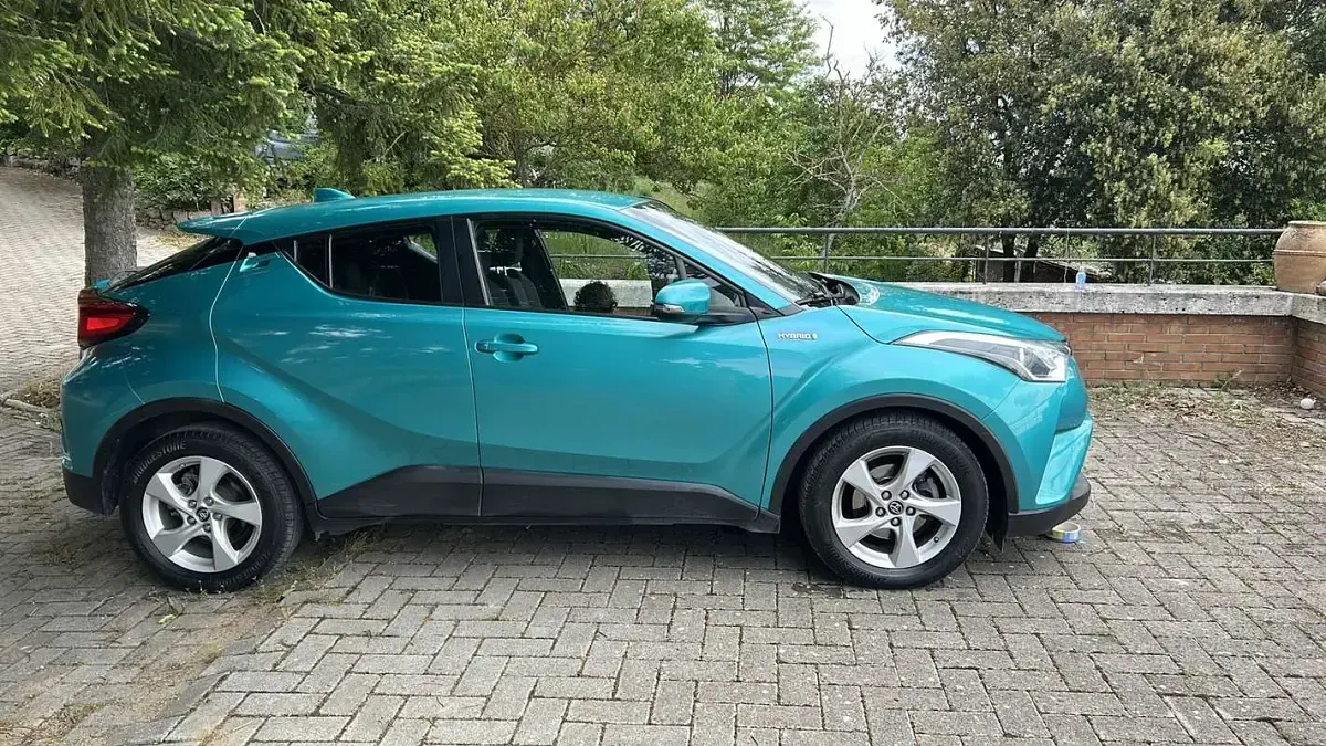 Usata Toyota C-HR Active 98 CV (72 kW) 2017 SUV