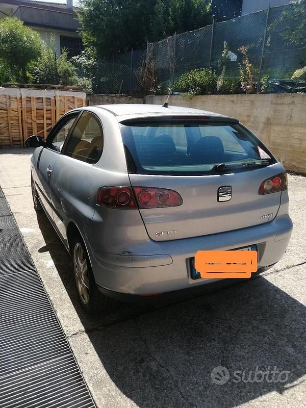 Usata Seat Ibiza 101 CV (74 kW) 2002 Grigio Berlina