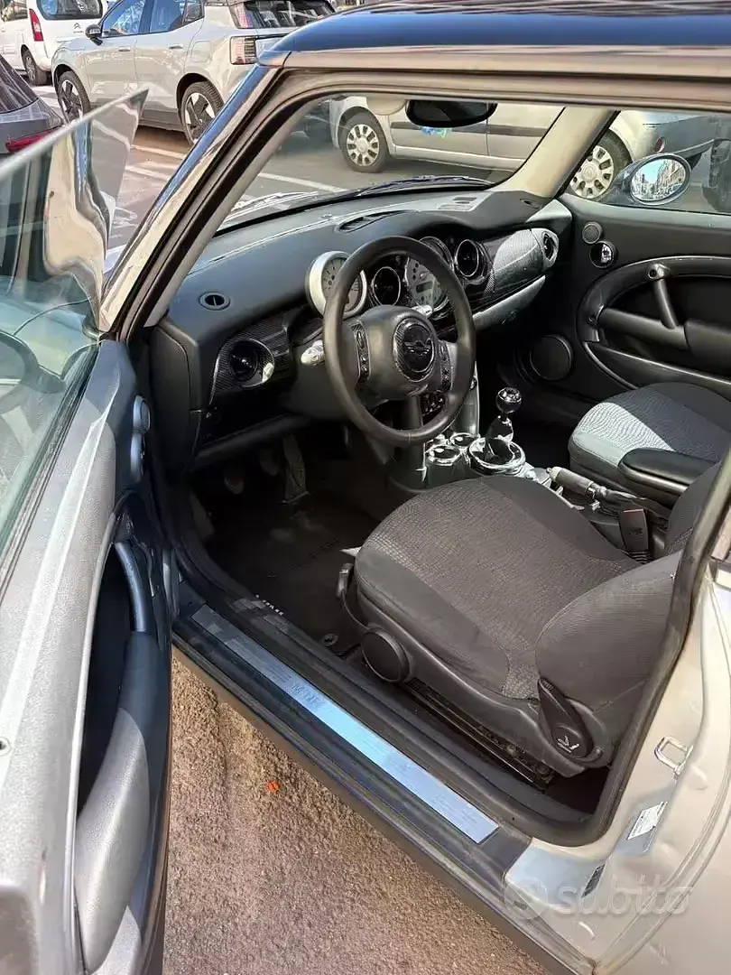 Usata Mini Cooper 116 CV (85 kW) 2002 Grigio Utilitaria