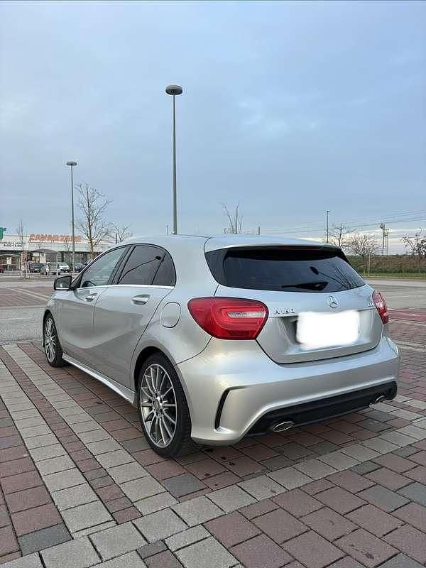Usata Mercedes A180 Premium 109 CV (80 kW) 2015 Berlina