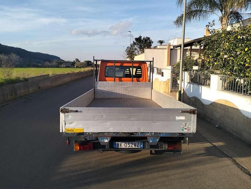 Usata Iveco Daily 87 CV (63 kW) 2001 Arancione Furgone