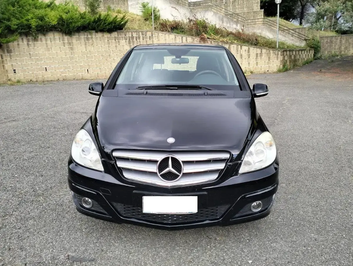 Usata Mercedes B180 Chrome 108 CV (79 kW) 2011 Viola Utilitaria