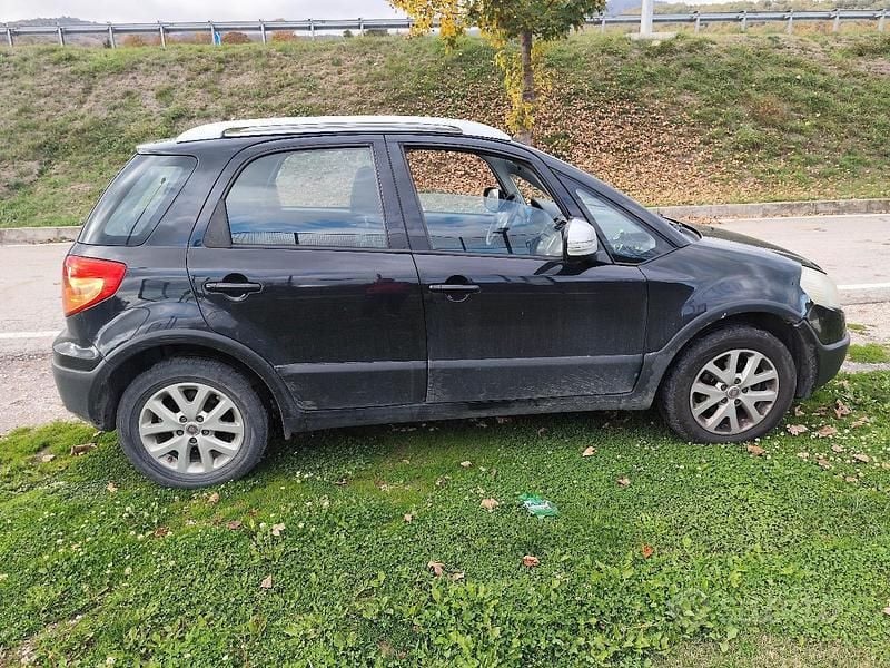 Usata Fiat Sedici 135 CV (99 kW) 2012 Nero SUV