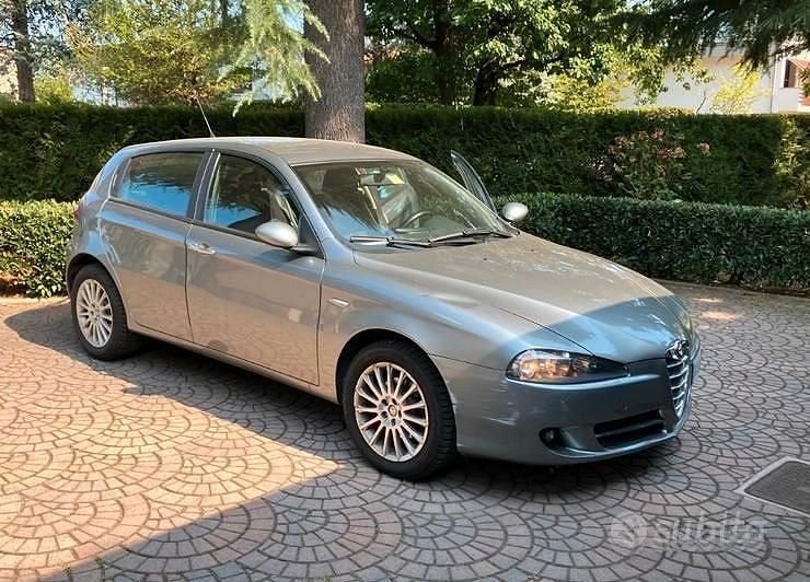 Usata Alfa Romeo 147 2000 Grigio Utilitaria