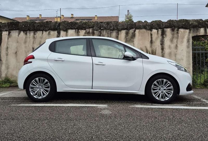 Usata Peugeot 208 Allure 75 CV (55 kW) 2018 Utilitaria