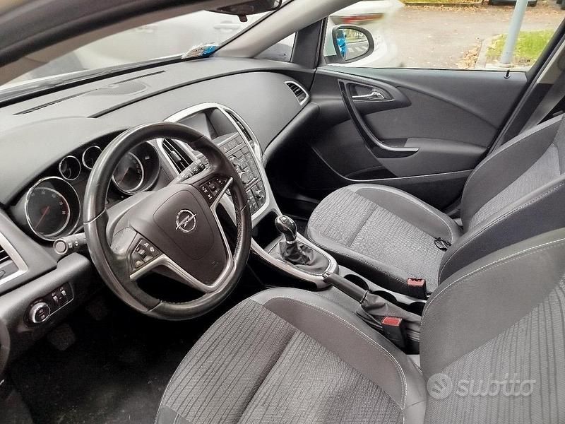 Usata Opel Astra Sport 140 CV (102 kW) 2015 Bianco Station wagon