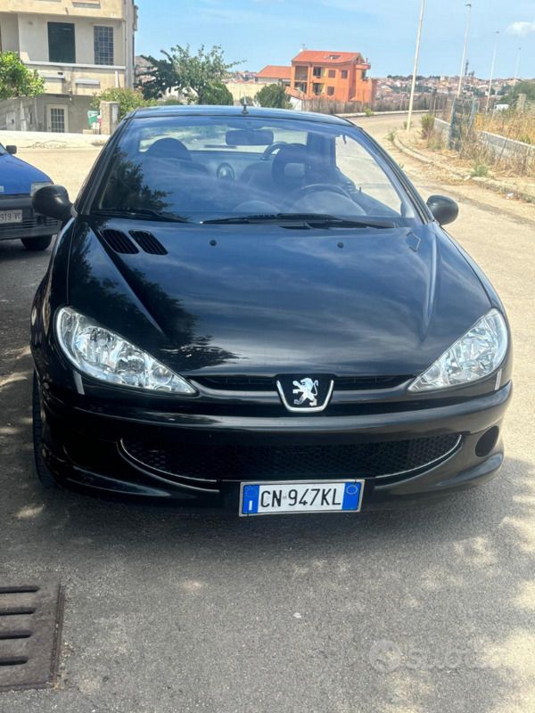 Usata Peugeot 206 CC 109 CV (80 kW) 2005 Nero Cabrio