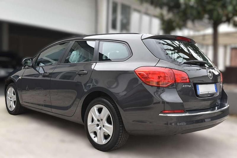 Usata Opel Astra Cosmo 110 CV (80 kW) 2016 Grigio medio metallizzato Station wagon