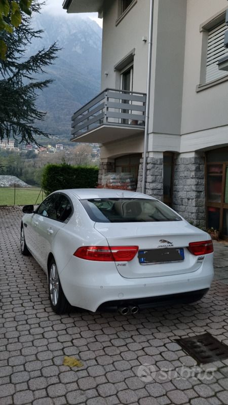 Usata Jaguar XE 200 CV (147 kW) 2017 Bianco Berlina