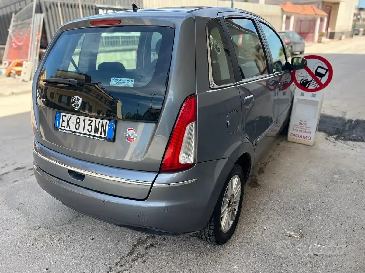 Usata Lancia Musa 95 CV (69 kW) 2012 Grigio Monovolume
