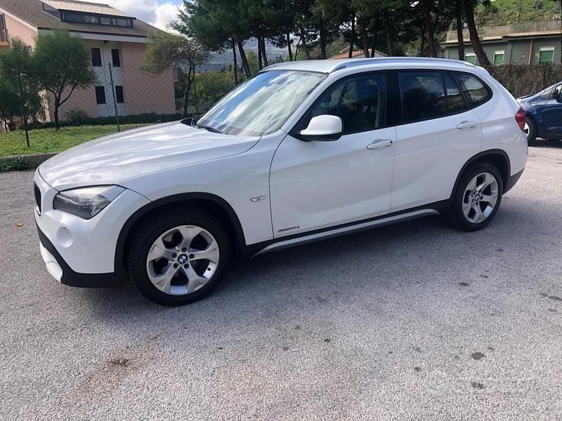 Bianco Usata 2012 BMW X1 SUV | 8990 € (Buon prezzo) - Immagine 1/4